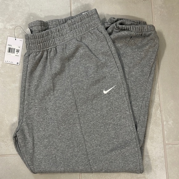 Nike Pants - NWT! Nike Sportswear Essentials Collection Essentials fleece pants - size XXL